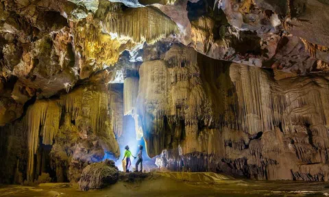 Hang động được ví như "Cung điện thạch nhũ" vừa mới được phát hiện tại Phong Nha - Kẻ Bàng