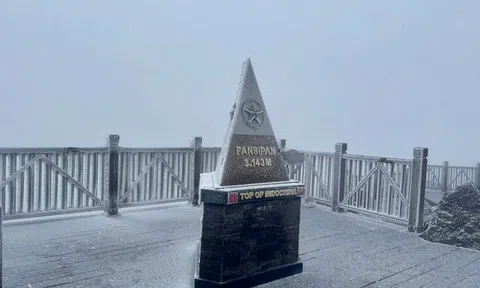 Không khí lạnh tăng cường tràn về, miền Bắc rét sâu, “nóc nhà Đông Dương” phủ băng trắng