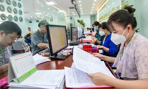 Bộ Nội vụ đề xuất cải cách tiền lương và tuyển dụng viên chức theo năng lực