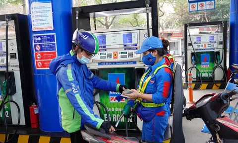 Thị trường xăng dầu chuyển sang cơ chế doanh nghiệp tự định giá