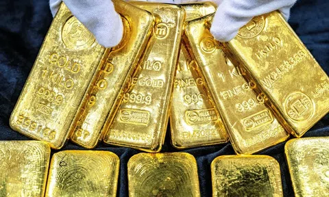 Giá vàng 19/2: SJC giữ đỉnh 181 triệu đồng/lượng, bỏ xa thế giới hơn 20 triệu