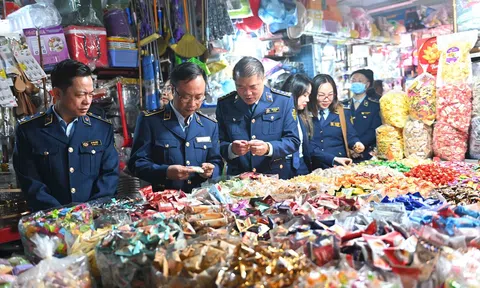 Tăng cường kiểm soát thị trường mùa lễ hội, xử lý nghiêm hành vi tăng giá sau Tết