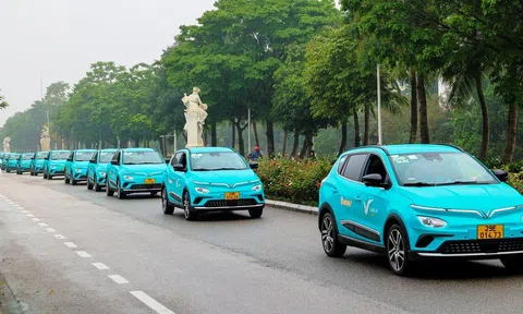 Hà Nội ấn định mốc 2030 hoàn tất thay thế toàn bộ taxi xăng dầu bằng xe điện