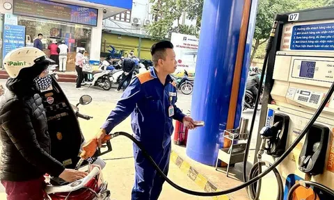 Bộ Công Thương cảnh báo doanh nghiệp xăng dầu không được găm hàng khi thị trường biến động