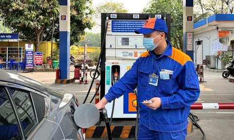 Giá xăng dầu biến động mạnh, chính sách giá cần được xem xét lại