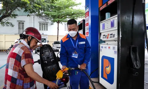 Đẩy nhanh áp dụng chính sách thuế mới với xăng dầu