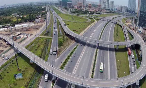 Tái phân bổ nguồn lực tài chính, ưu tiên hạ tầng trọng điểm và vùng khó