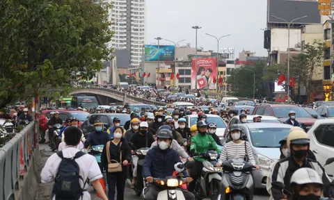 Hà Nội chưa áp dụng cấm đồng loạt xe máy xăng ở Vành đai 1