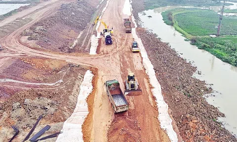 Áp lực giải ngân vốn đầu tư công vẫn lớn dù tiến độ giữa tháng 5 tăng tốc