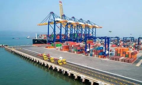 Xuất khẩu tăng mạnh, Việt Nam vẫn nhập siêu gần 20 tỷ USD