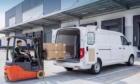 Doanh nghiệp ô tô của ông Trần Bá Dương ra mắt xe tải van điện đi 300 km mỗi lần sạc