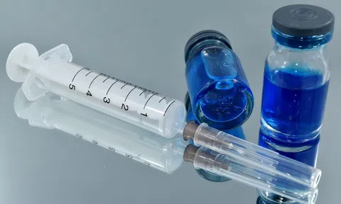 Hà Nội: Người điều khiển phương tiện, bốc dỡ hàng hóa phải được tiêm 1 mũi vaccine