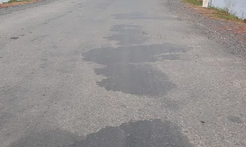 Đô lương-Nghệ An: Tuyến đường hàng tỷ đồng chưa nghiệm thu đã xuống cấp.