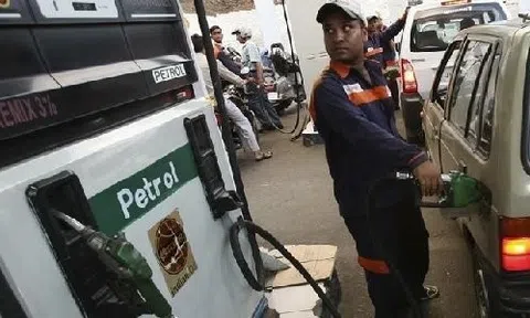 Giá dầu thế giới phiên 25/10 chạm mức cao nhất nhiều năm