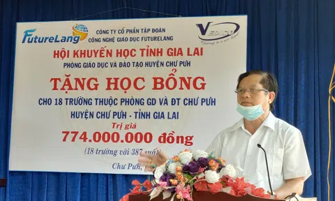 Trao học bổng cho học sinh 18 trường trên địa bàn huyện Chư Pưh