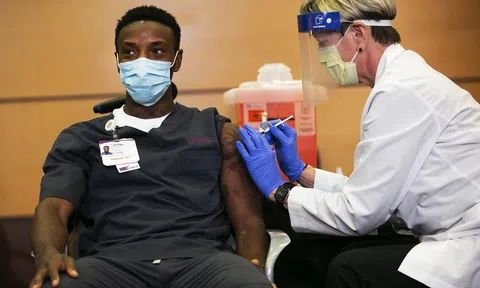 Mỹ thúc đẩy chiến dịch tiêm vaccine trên toàn quốc