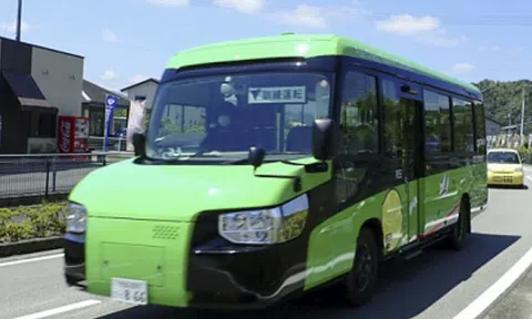 Nhật Bản đưa vào vận hành phương tiện giao thông hai chế độ đầu tiên trên thế giới