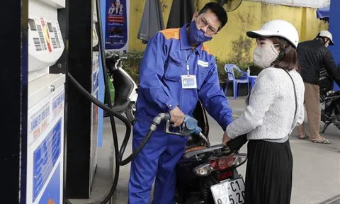 Giá xăng giảm hơn 1.000 đồng/lít