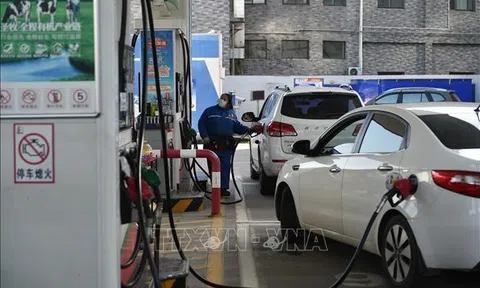 Giá dầu châu Á giảm gần 4% trong chiều 26/11