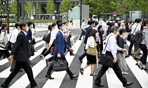 Thủ tướng Nhật Bản kêu gọi các công ty tăng lương cho người lao động