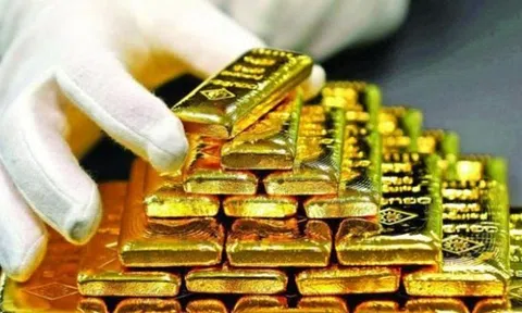 Giá vàng châu Á tiếp tục tăng do lo ngại về biến thể Omicron