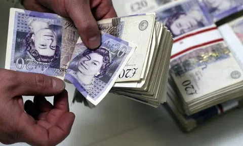 Chuyên gia kinh tế: Anh có thể tăng lãi suất trong quý I/2022