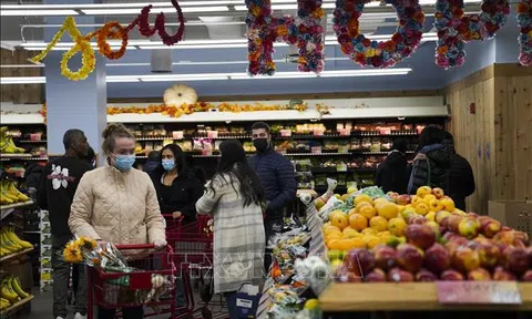 Giá hàng hóa tăng khiến nhiều người Mỹ thay đổi cách mua sắm thực phẩm