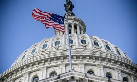 Chính phủ Mỹ thoát kịch bản vỡ nợ