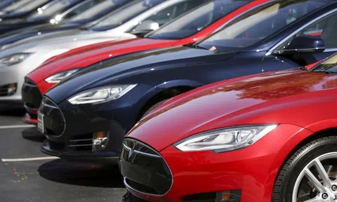 Doanh số bán xe chạy bằng xăng và điện tại Mỹ cao kỷ lục