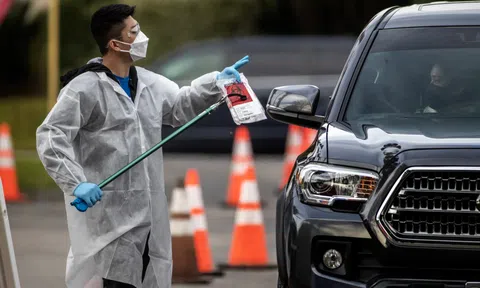 Kinh tế Anh đình trệ trước sự xuất hiện của biến thể Omicron