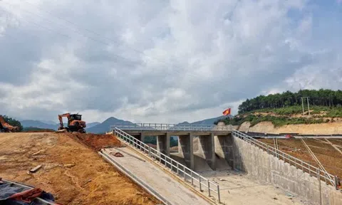 Quảng Ninh: Phát huy hiệu quả lấy đầu tư công dẫn dắt đầu tư tư