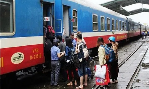 Phục vụ cao điểm Tết: Đường bộ, đường sắt vẫn "đìu hiu", hàng không khởi sắc