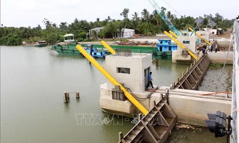 Bến Tre linh hoạt trong việc vận hành hệ thống thủy lợi ứng phó với xâm nhập mặn