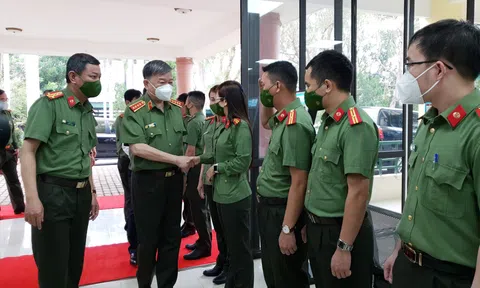 Bộ trưởng Bộ Công an Đại tướng Tô Lâm thăm và chúc Tết tập thể y bác sỹ Bệnh viện 199