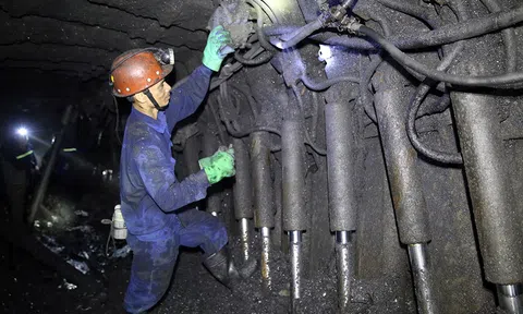 Tết ấm về với thợ mỏ