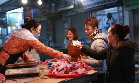 Thị trường hàng hoá đã bắt đầu sôi động từ mùng 2 tết