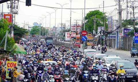 Người dân nối nhau về Tp. Hồ Chí Minh sau nghỉ Tết Nguyên đán