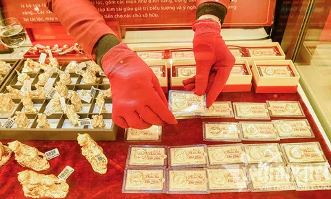 Thị trường vàng tấp nập ngày vía Thần Tài