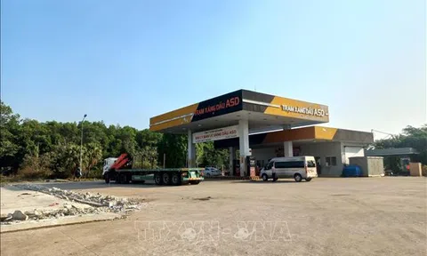 Bình Dương: Làm việc với trạm xăng từ chối bán xăng cho khách vãng lai