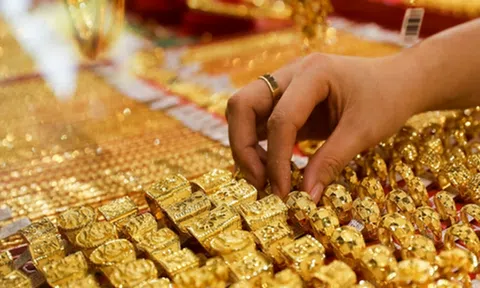 Giá vàng sáng 15/2 lấy lại mốc 63 triệu đồng/lượng