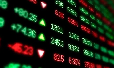 Chứng khoán ngày 16/2: Cổ phiếu bất động sản đồng loạt tăng trần