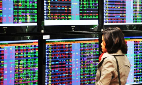 Chứng khoán Việt Nam phản ứng mạnh cùng thị trường thế giới