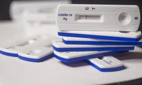 Bộ Y tế yêu cầu niêm yết giá, ngăn chặn đầu cơ, găm hàng kit test Covid-19