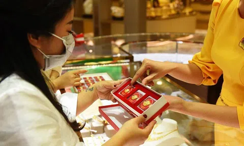 Giá vàng cắt đà tăng "nóng"