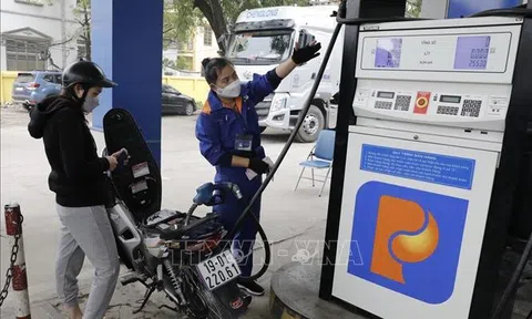 Nóng: Tăng hơn 500 đồng/lít xăng từ chiều 1/3, tiến sát gần 27.000 đồng/lít