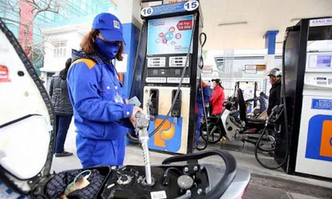 Nhập khẩu xăng dầu đảm bảo nguồn cung trong nước: Đòi hỏi sự điều hành linh hoạt và sát thực tế