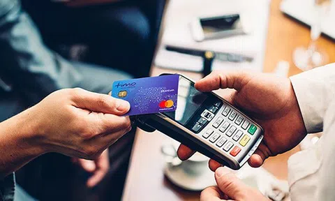 Cảnh báo rủi ro nợ xấu từ dịch vụ rút tiền mặt, đáo hạn thẻ tín dụng