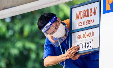 Giá xăng sẽ tăng 3.000 - 4.000 đồng/lít vào ngày mai?