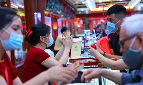 Giá vàng ngày 11/3: Giá vàng trong nước giao dịch ở mốc 70 triệu đồng/lượng