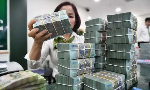 Biến động trái chiều giữa tiền gửi của người dân và doanh nghiệp